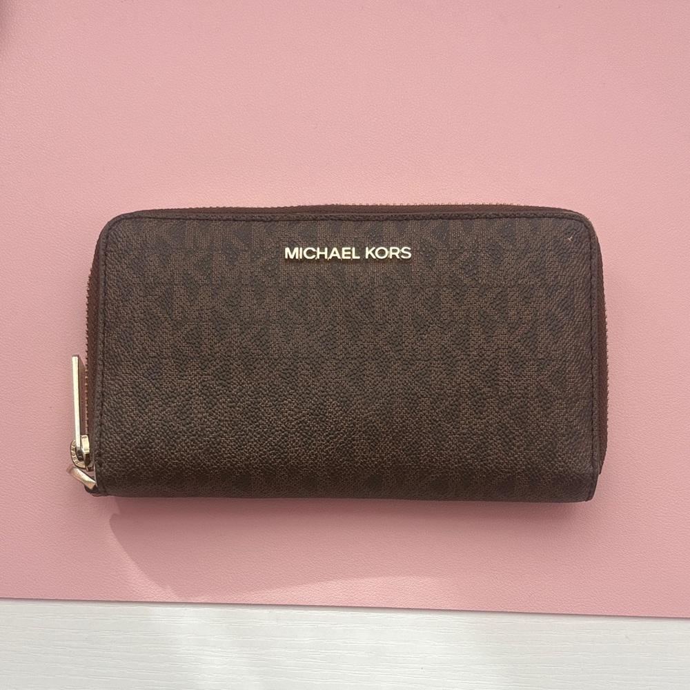 Michael Kors Large hand held wallet